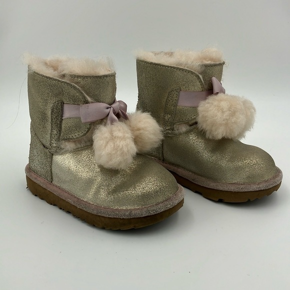 Ugg Gita Boots - Picture 2 of 6
